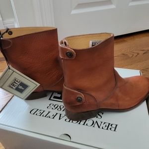 Frye Melissa button zip short boots NEW! Size 6